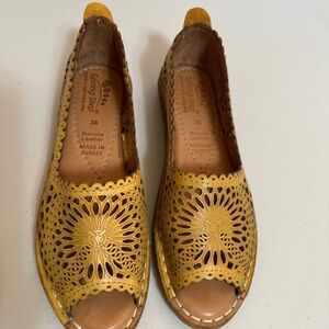 Spring Step Comfort Bormeda Yellow Genuine Leather Cutout Peep Toe Shoes Size 38
